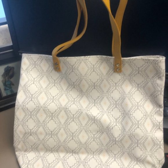 Thirty One Around the Town Tote NWOT - Picture 2 of 3